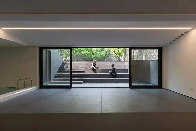 نرده شیشه ای توکار | خانه احمدی | اجرا شده توسط TSCO Glass